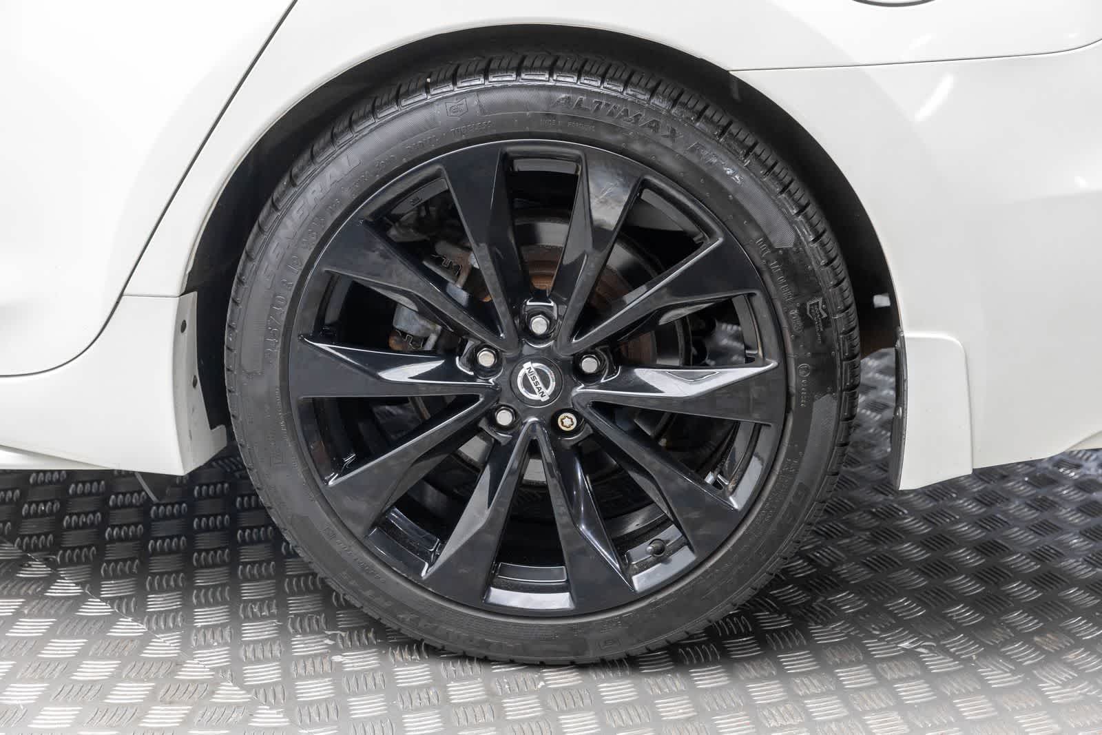 2021 Nissan Maxima SR