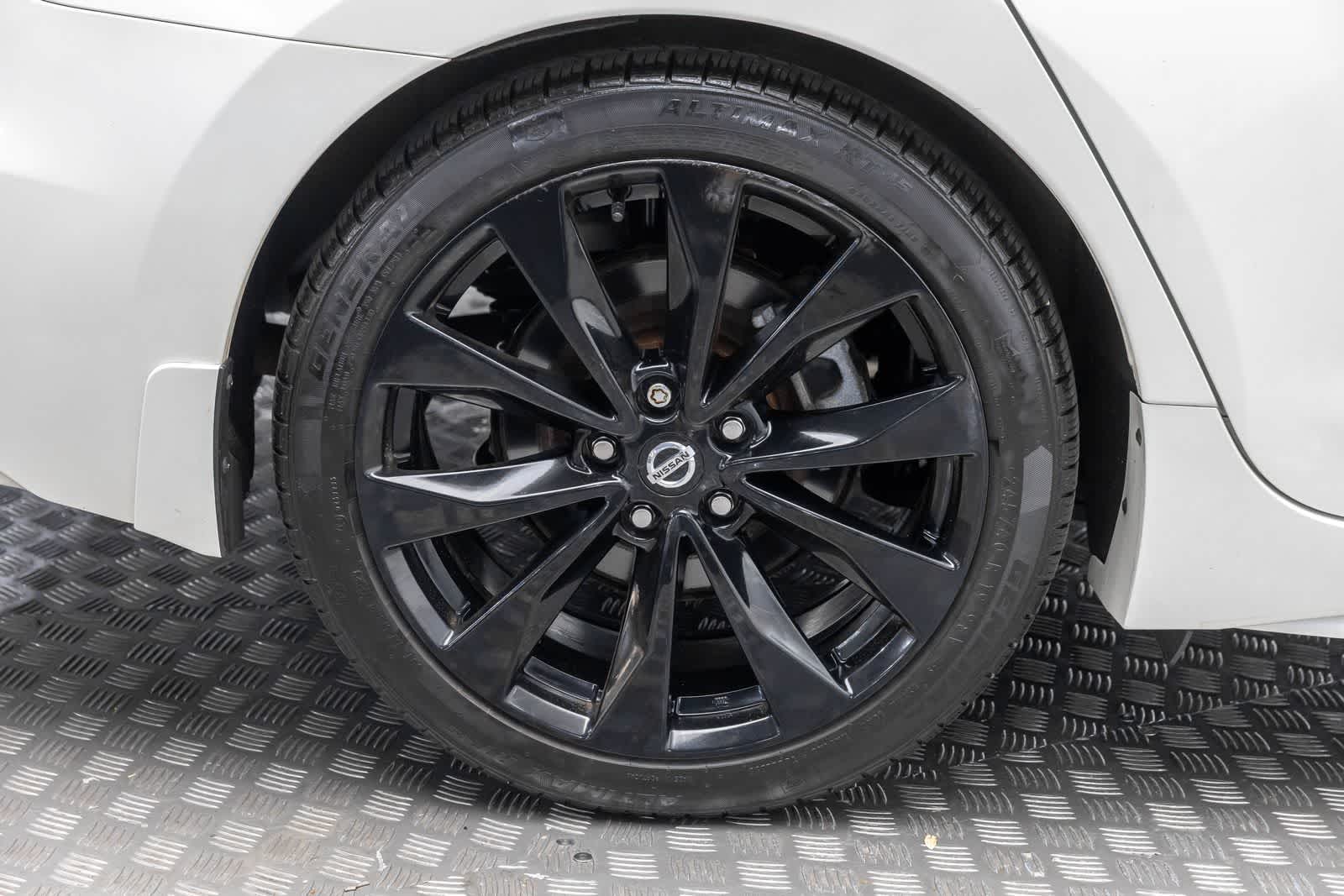 2021 Nissan Maxima SR