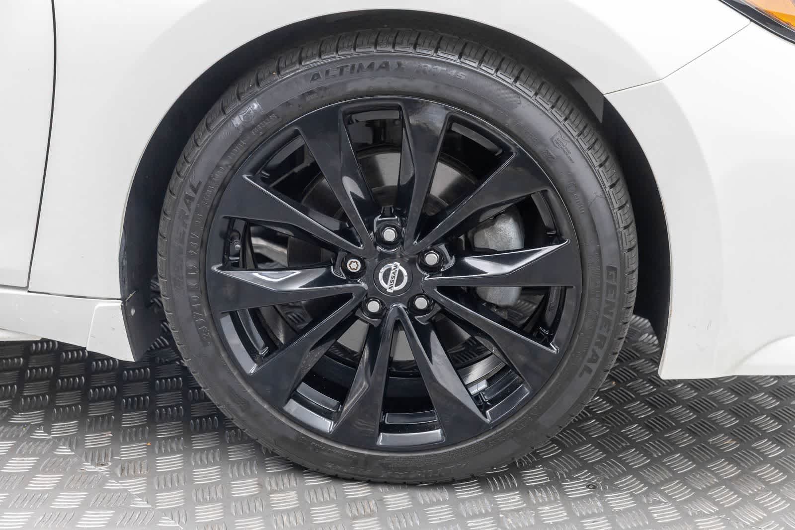 2021 Nissan Maxima SR