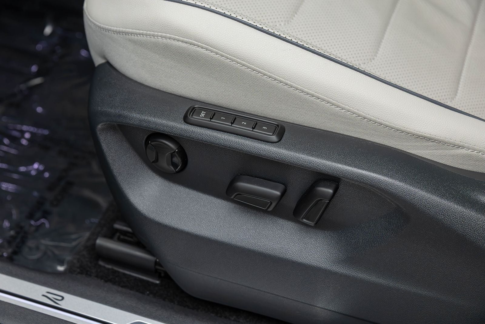 2023 Volkswagen Tiguan SEL R-Line