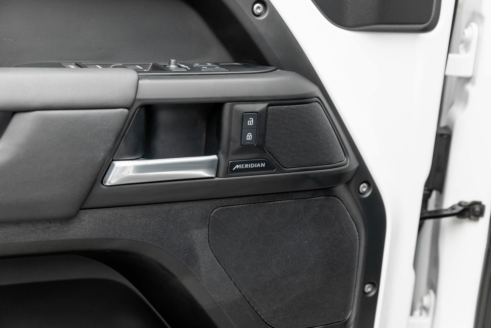 2025 Land Rover Defender S