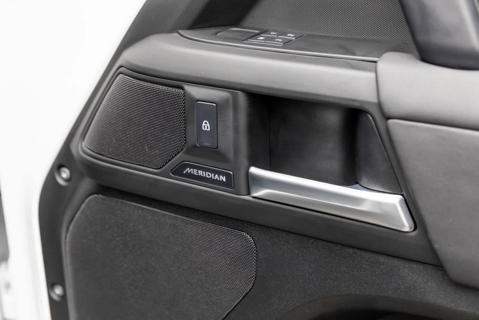 2025 Land Rover Defender S