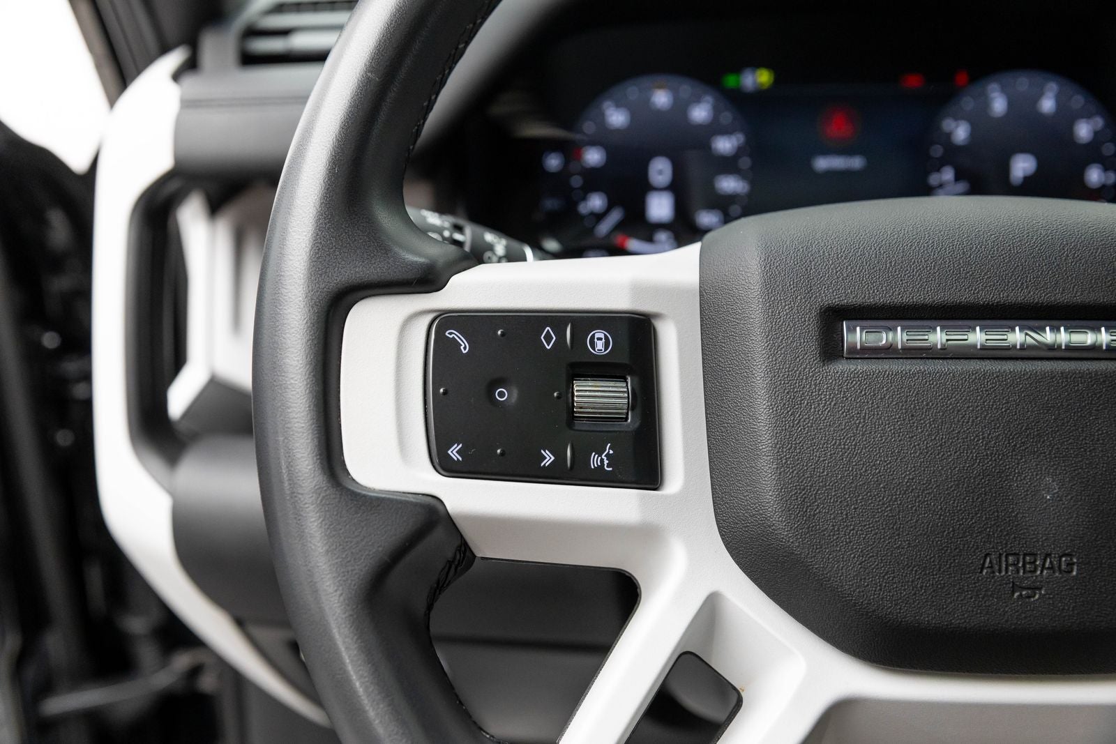 2025 Land Rover Defender S