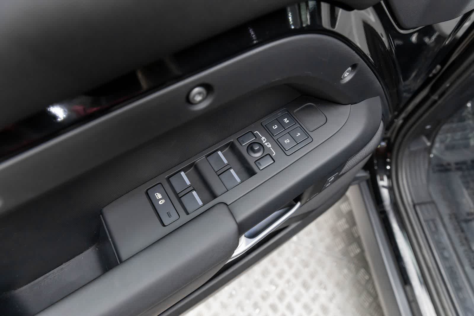 2025 Land Rover Defender S