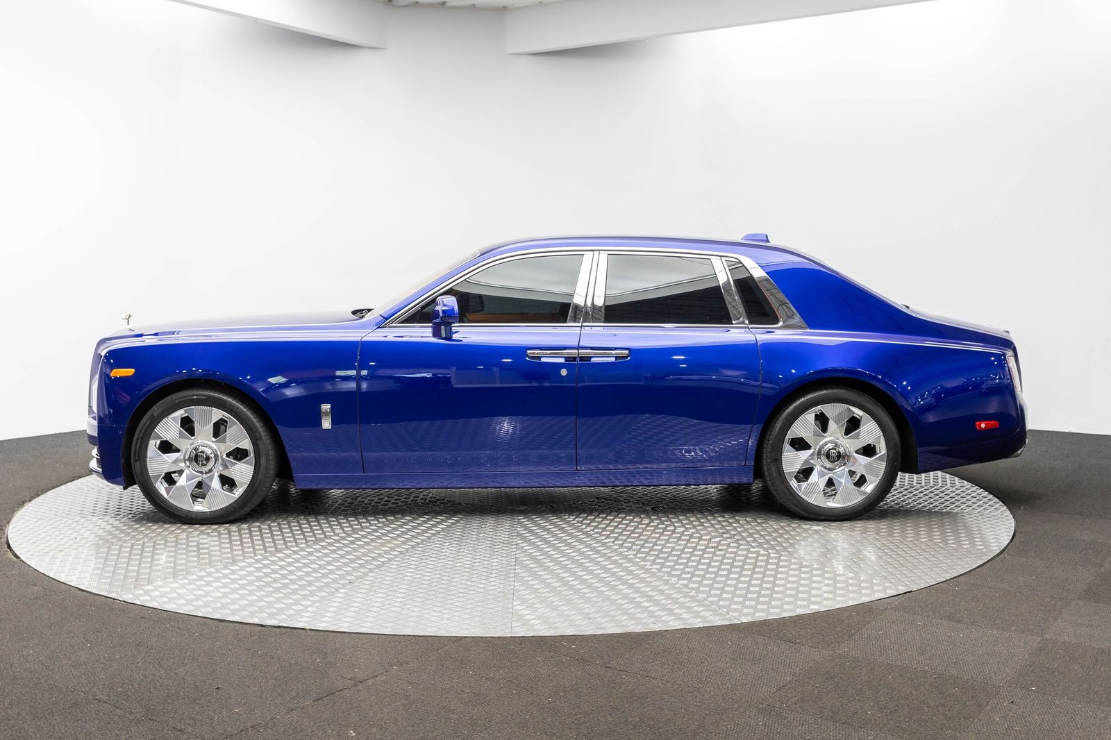 2023 Rolls-Royce Phantom Sedan