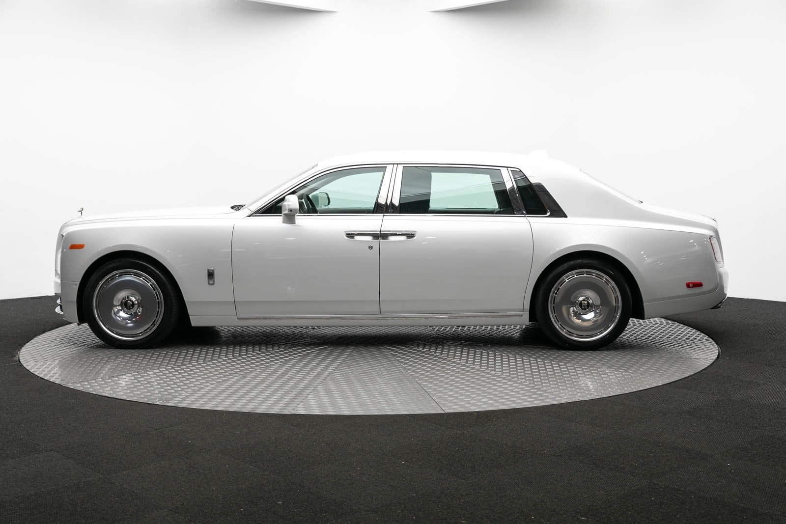 2024 Rolls-Royce Phantom Plantino