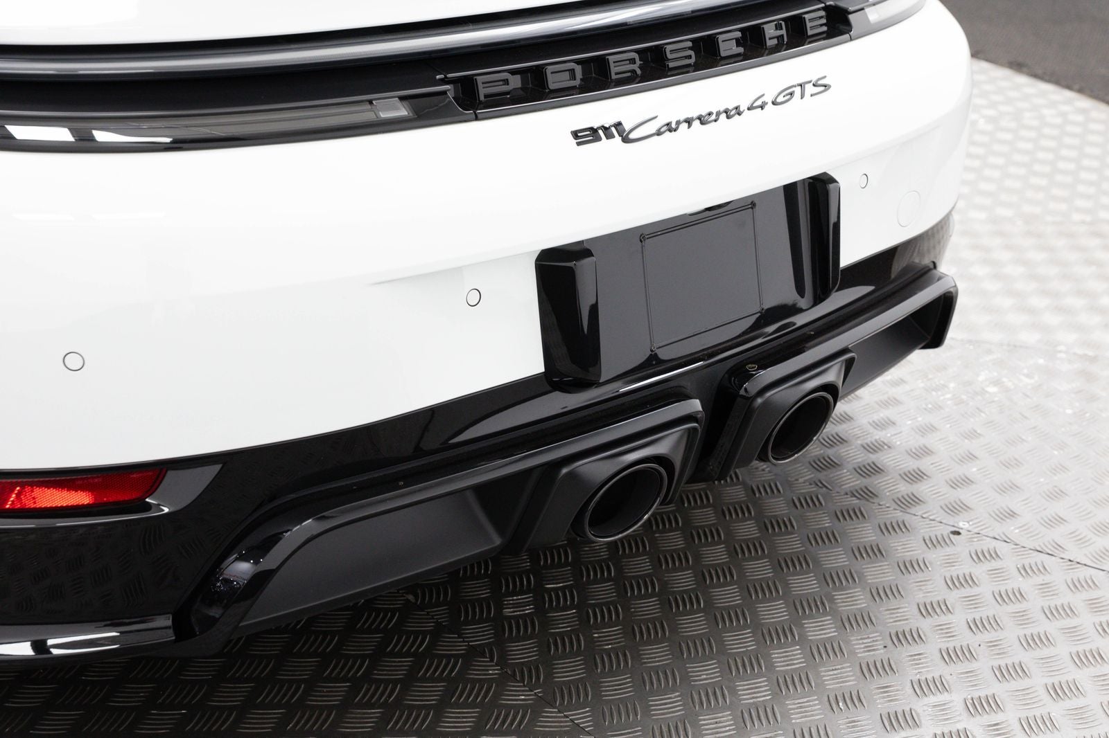 2025 Porsche 911 Carrera 4 GTS