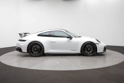 2025 Porsche 911 Carrera 4 GTS