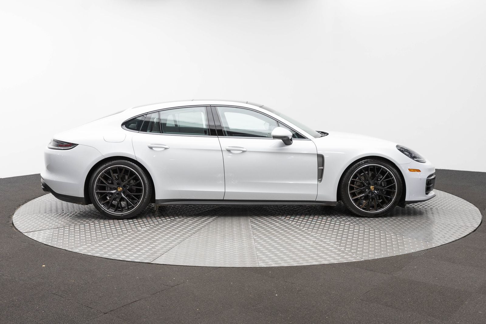 2023 Porsche Panamera 4