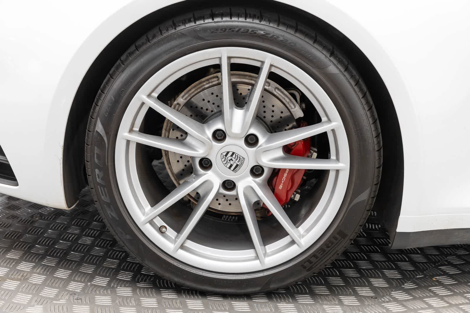 2020 Porsche 911 Carrera