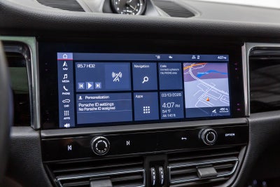 2022 Porsche Macan AWD