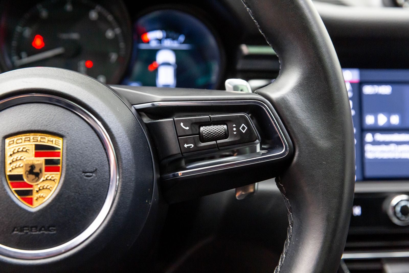 2022 Porsche Macan AWD