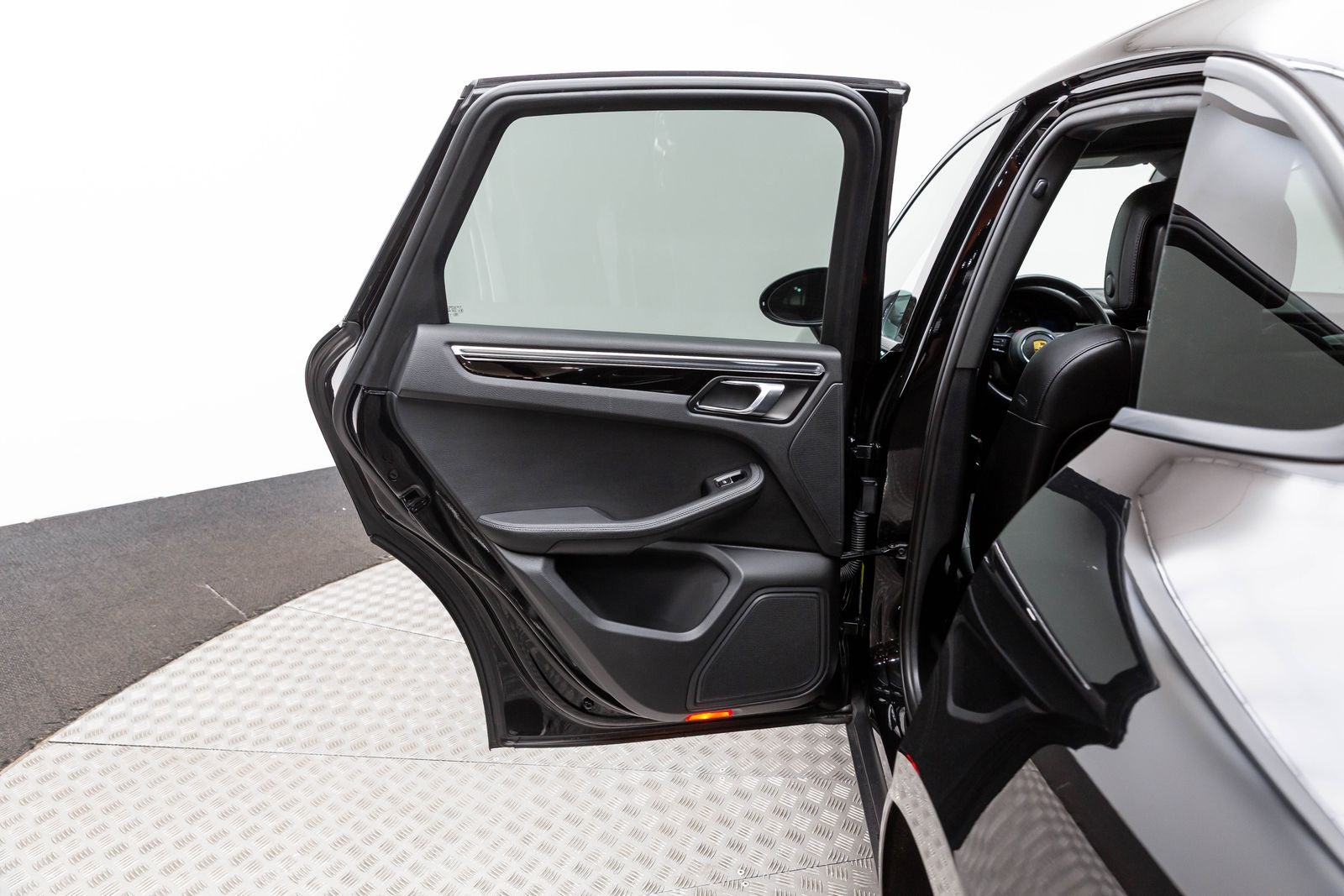 2022 Porsche Macan AWD