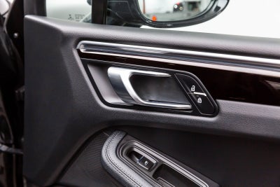 2022 Porsche Macan AWD