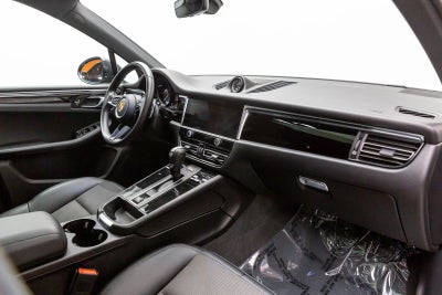2022 Porsche Macan AWD