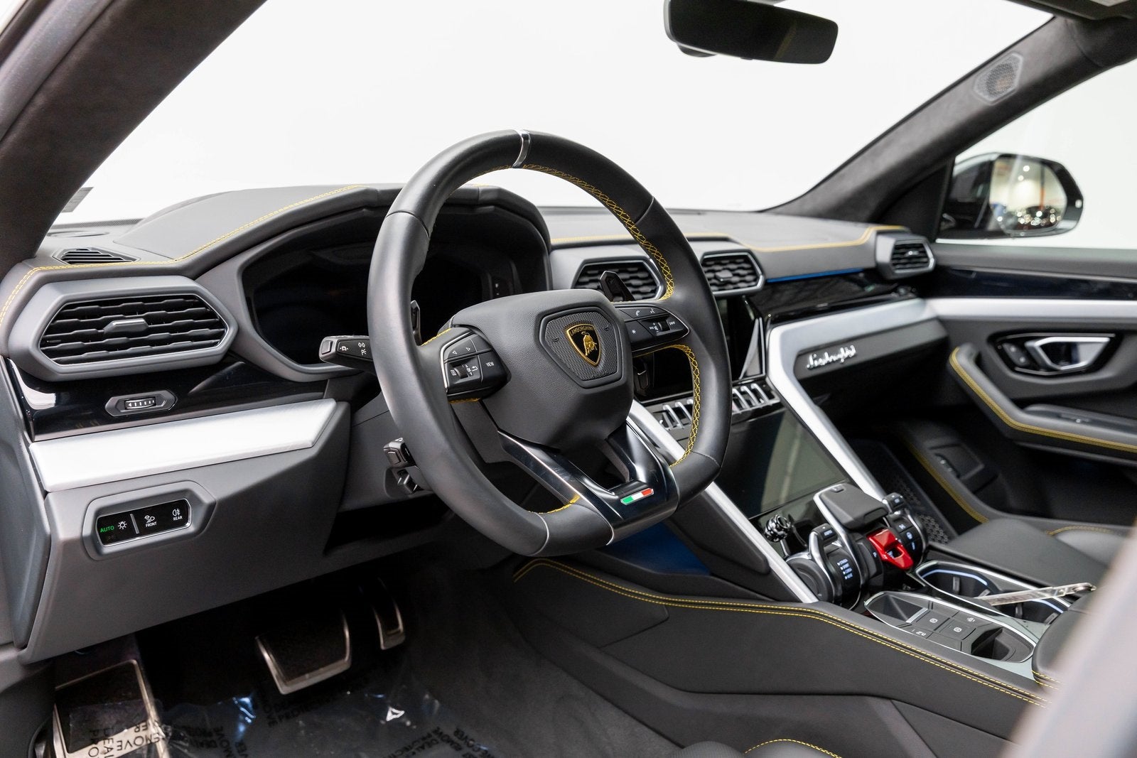 2022 Lamborghini Urus AWD