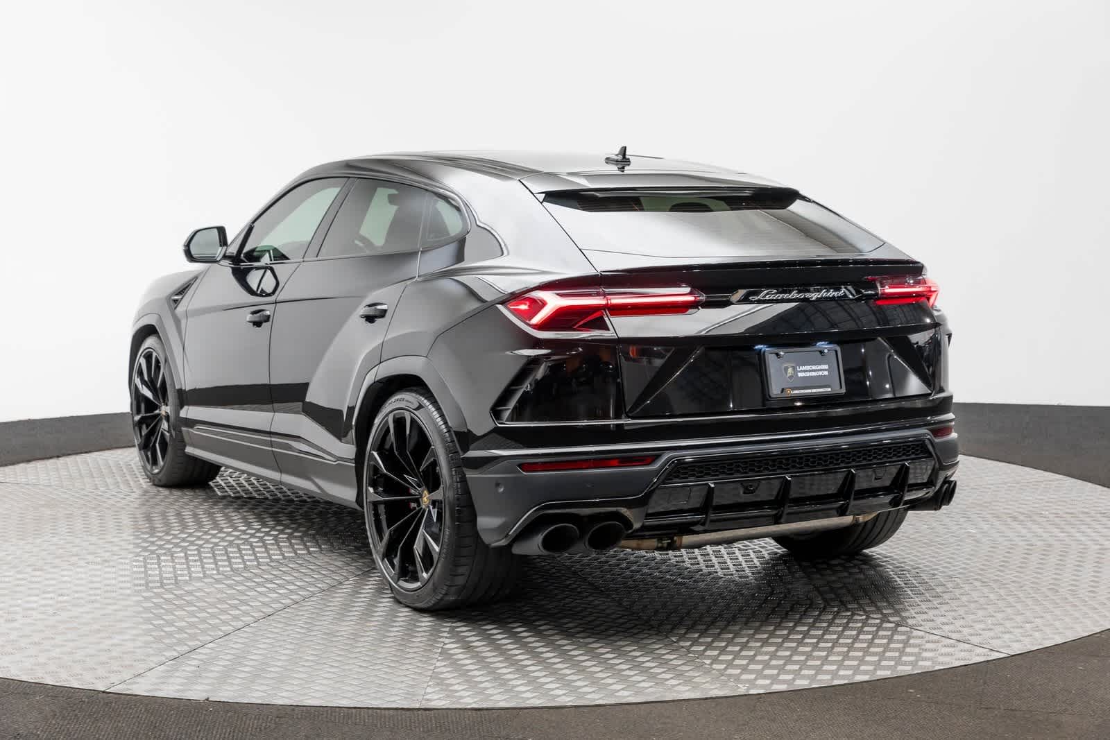 2022 Lamborghini Urus AWD