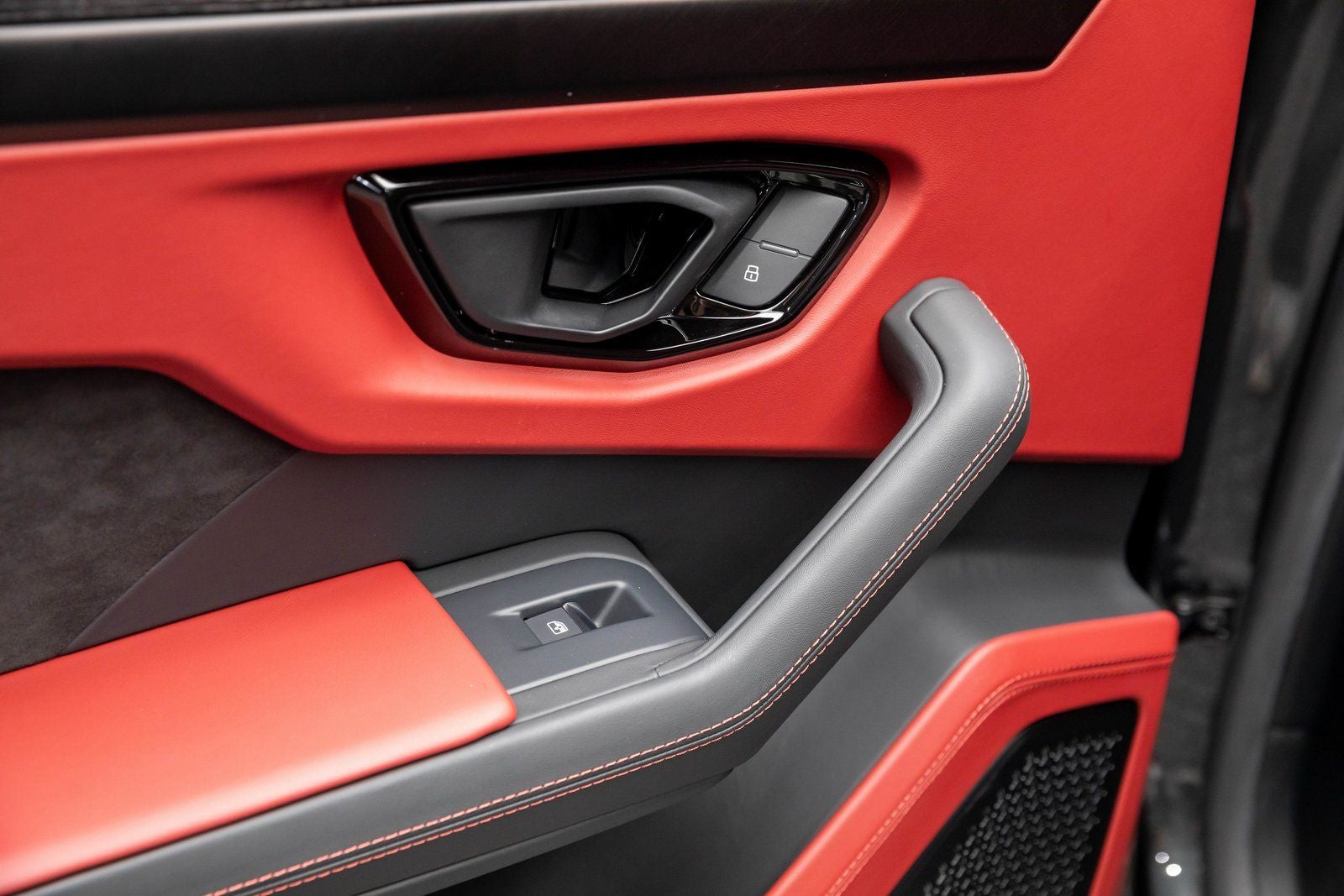 2023 Lamborghini Urus S