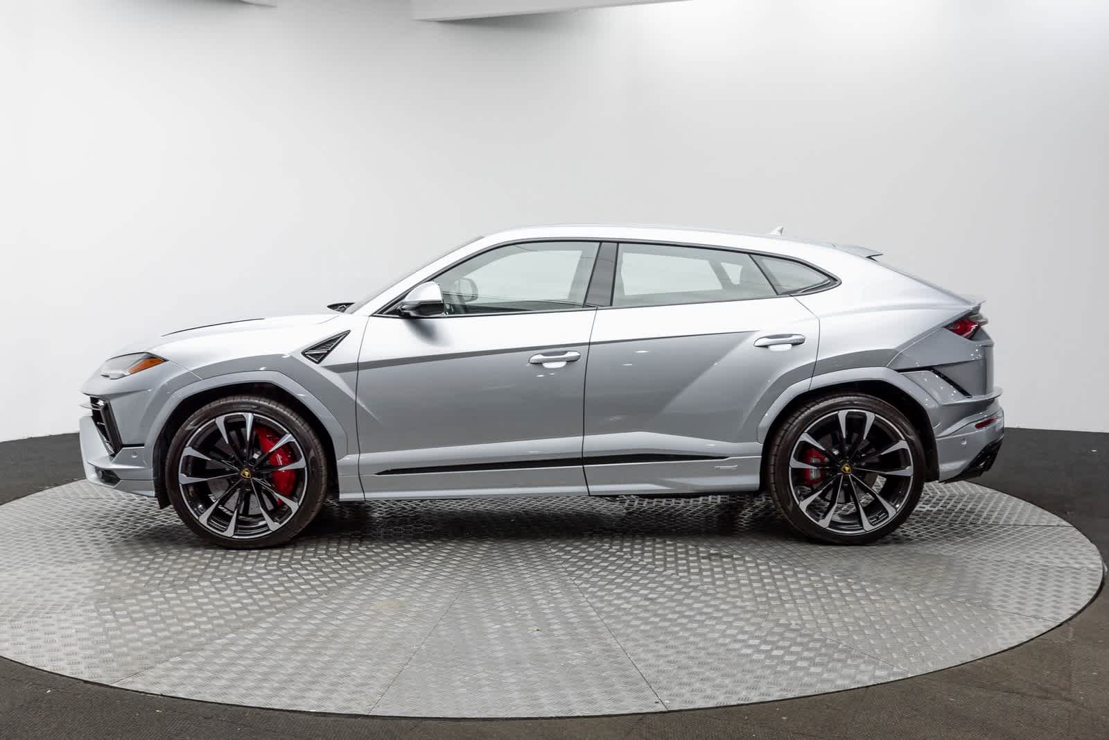2023 Lamborghini Urus S