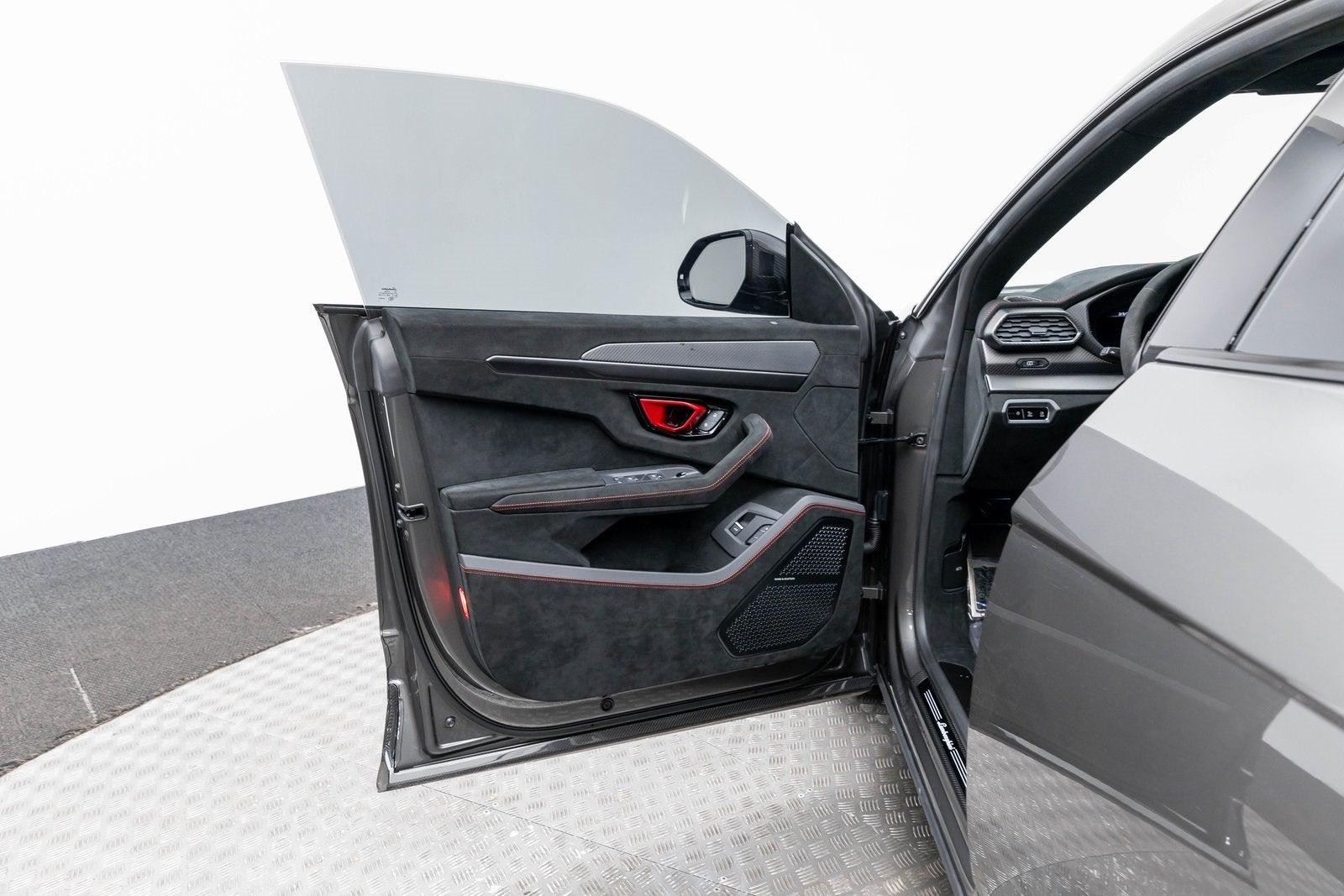 2023 Lamborghini Urus Performante