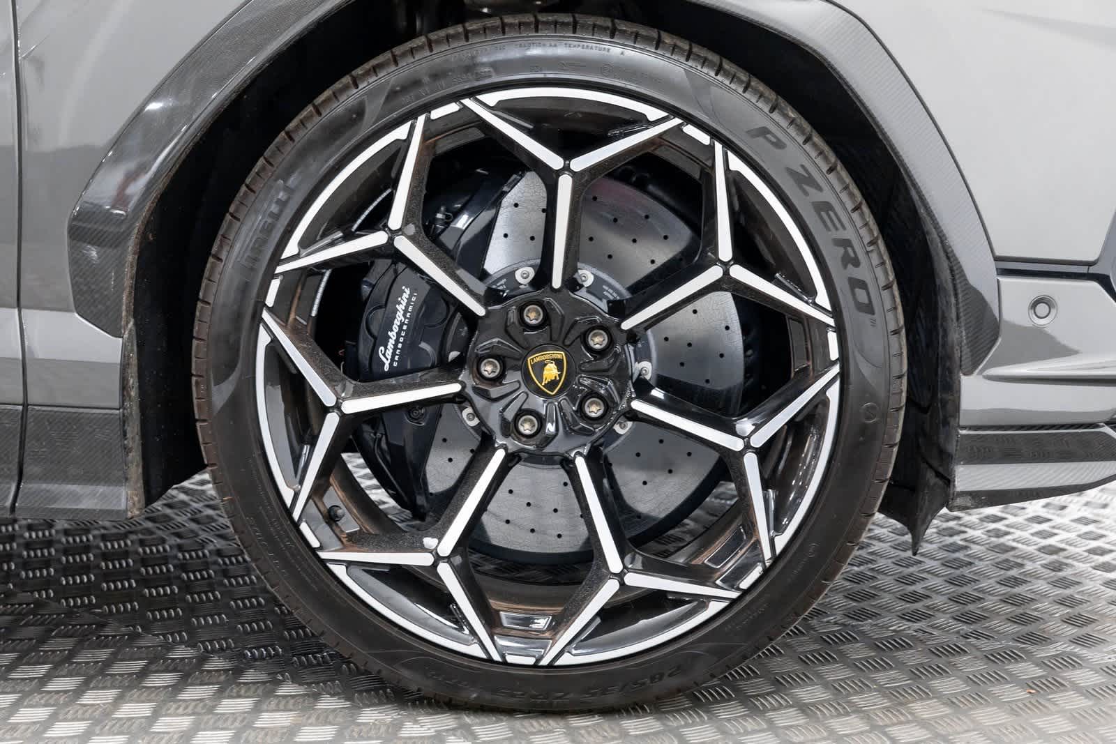 2023 Lamborghini Urus Performante