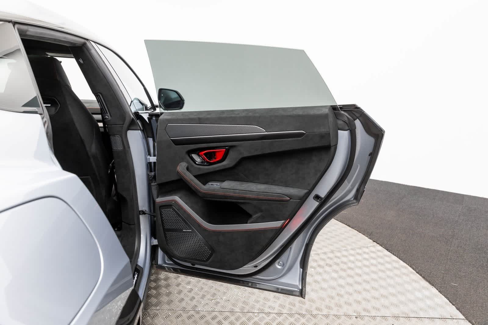 2024 Lamborghini Urus Performante