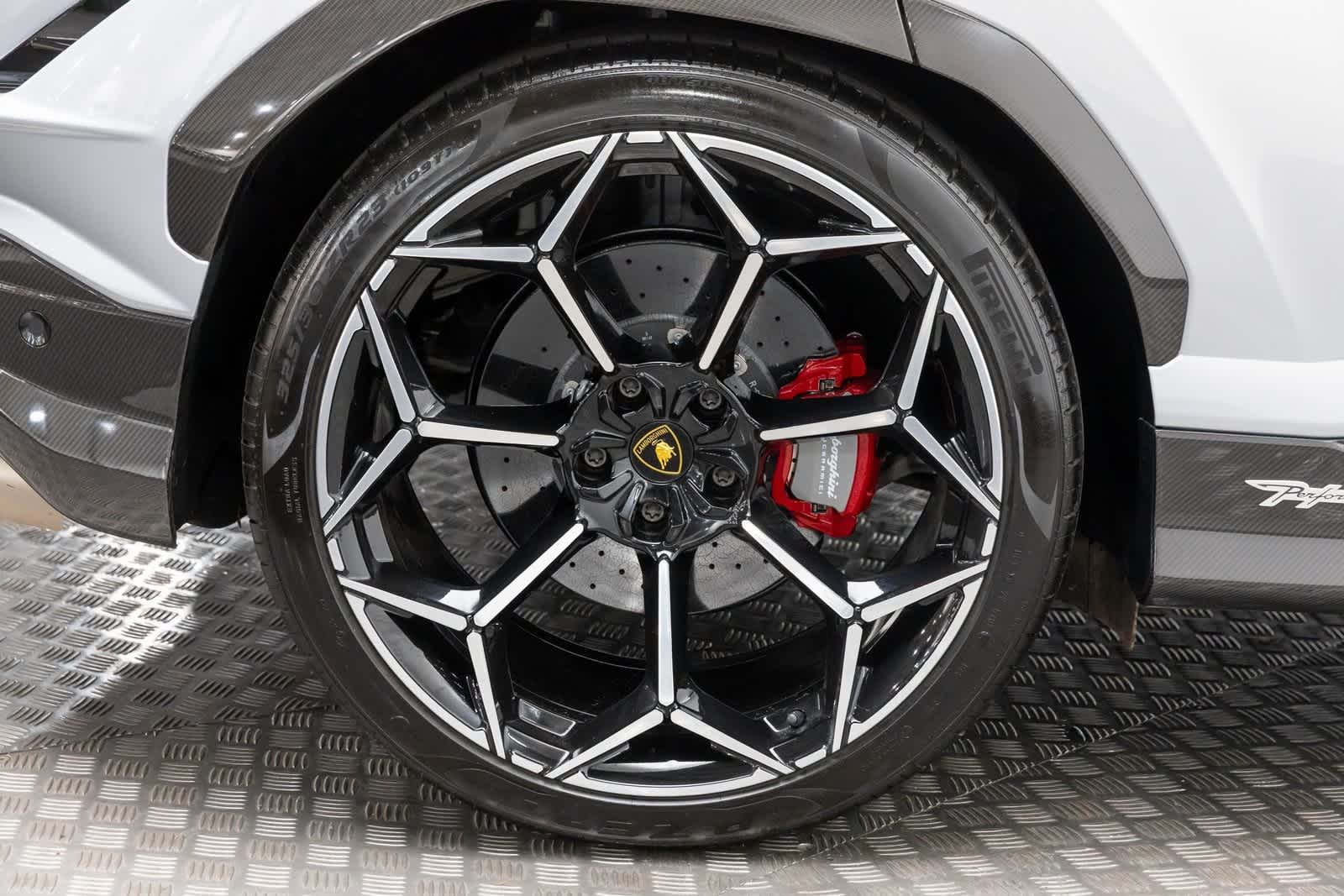 2024 Lamborghini Urus Performante